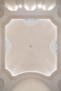 Interiér hřbitovní kaple v Českém Těšíně - foto: Libor Stavjaník