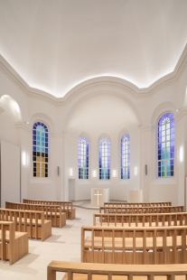 Interiér hřbitovní kaple v Českém Těšíně - foto: Libor Stavjaník