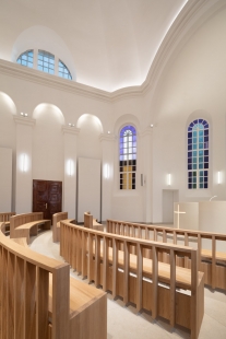 Interiér hřbitovní kaple v Českém Těšíně - foto: Libor Stavjaník