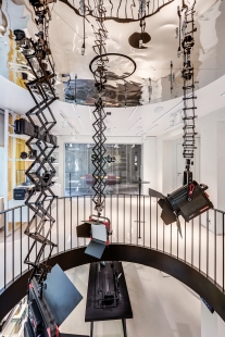 Showroom with filming equipment - foto: Vojtěch Homolka