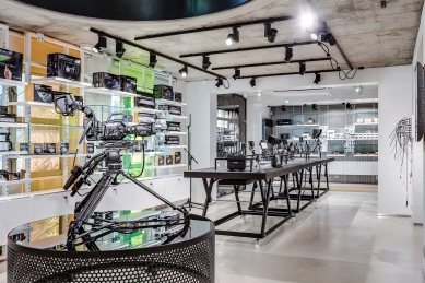 Showroom with filming equipment - foto: Vojtěch Homolka