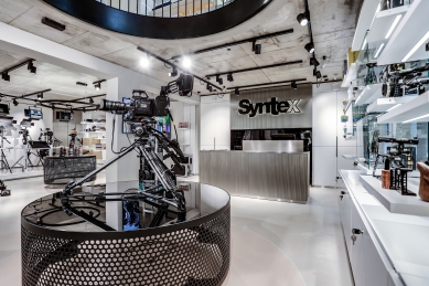 Showroom with filming equipment - foto: Vojtěch Homolka