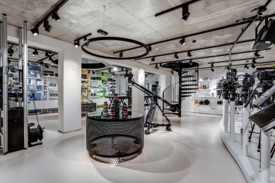 Showroom with filming equipment - foto: Vojtěch Homolka
