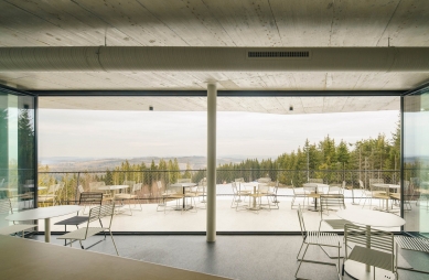 Enterprise - foto: Alex Shoots Buildings