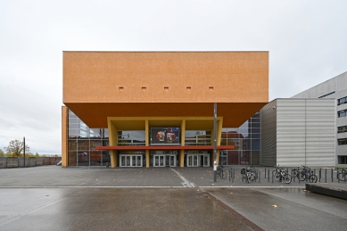 Hlavní přednáškový sál Technické univerzity v Saské Kamenici - foto: Petr Šmídek, 2025