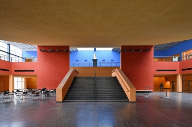 Hlavní přednáškový sál Technické univerzity v Saské Kamenici - foto: Petr Šmídek, 2025