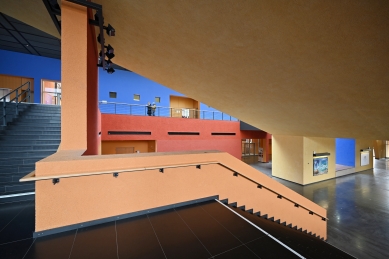 Hlavní přednáškový sál Technické univerzity v Saské Kamenici - foto: Petr Šmídek, 2025