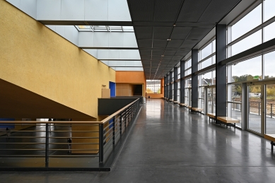 Hlavní přednáškový sál Technické univerzity v Saské Kamenici - foto: Petr Šmídek, 2025