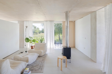 Dům na okraji pláně - foto: © Ana Skobe