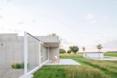 Dům na okraji pláně - foto: © Ana Skobe