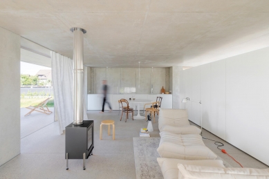 Dům na okraji pláně - foto: © Ana Skobe