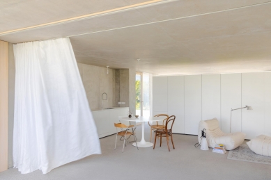 Dům na okraji pláně - foto: © Ana Skobe