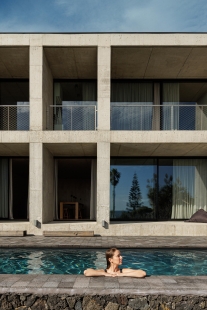 Dům u Rozbité skály - foto: © Ivo Tavares Studio