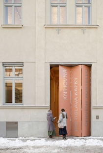 Knihovna v Červeném Kostelci - foto: Alex Shoots Buildings