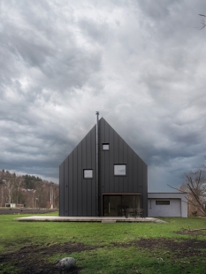 Černý horský dům - foto: Pixl