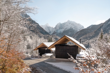 Twin alpine houses - foto: © Ana Skobe