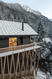 Twin alpine houses - foto: © Ana Skobe