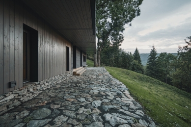 Cottage on the hillside - foto: Petr Polák