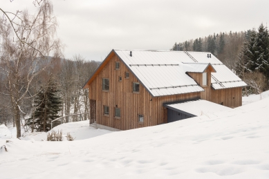 Chata s výhledem na Černou horu - foto: Alex Shoots Buildings