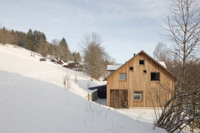 Chata s výhledem na Černou horu - foto: Alex Shoots Buildings