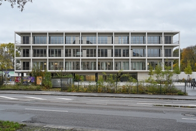 Střední škola Hartmannplatz - foto: Petr Šmídek, 2025