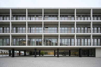 Střední škola Hartmannplatz - foto: Petr Šmídek, 2025