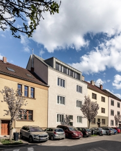 Reconstruction and extension of a terraced house in Brno - foto: Jakub Hanžl