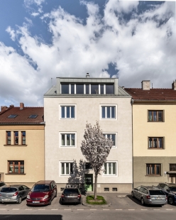Reconstruction and extension of a terraced house in Brno - foto: Jakub Hanžl