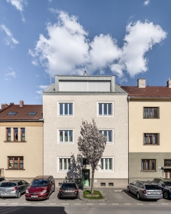 Reconstruction and extension of a terraced house in Brno - foto: Jakub Hanžl