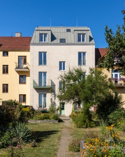 Reconstruction and extension of a terraced house in Brno - foto: Jakub Hanžl