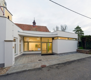 Addition to the Primary School in Veverské Knínice - foto: NEW WORK