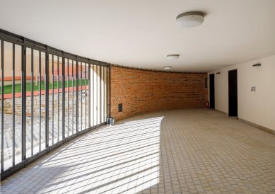 Apartment building with gallery - foto: Tomáš Souček