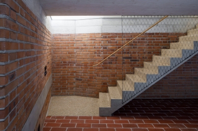 Apartment building with gallery - foto: Tomáš Souček