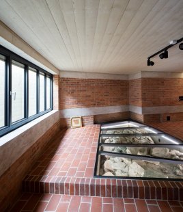 Apartment building with gallery - foto: Tomáš Souček
