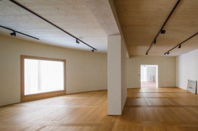 Apartment building with gallery - foto: Tomáš Souček
