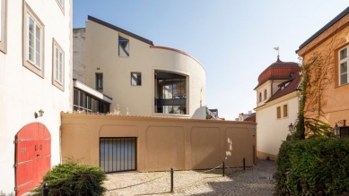 Apartment building with gallery - foto: Tomáš Souček