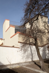 Apartment building with gallery - foto: Tomáš Souček