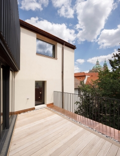 Apartment building with gallery - foto: Tomáš Souček