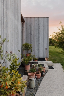 Family house with an atelier and a conservatory - foto: Viola Hertelová