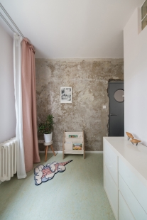 Panel apartment with exposed concrete - foto: Dalibor Hoffmeister