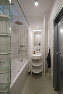Panel apartment with exposed concrete - foto: Dalibor Hoffmeister