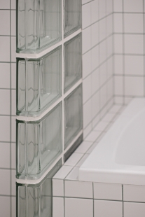 Panel apartment with exposed concrete - foto: Dalibor Hoffmeister