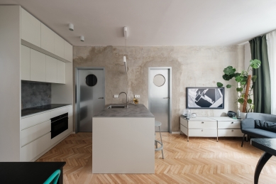 Panel apartment with exposed concrete - foto: Dalibor Hoffmeister