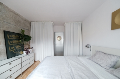 Panel apartment with exposed concrete - foto: Dalibor Hoffmeister