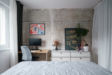 Panel apartment with exposed concrete - foto: Dalibor Hoffmeister