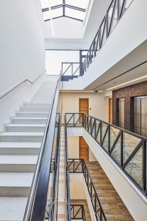 Administrative Building Era - foto: Peter Fabo