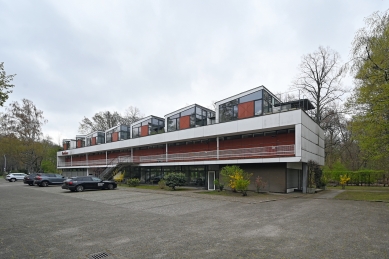 <Eternitový dům>Eternit house</Eternitový dům> - foto: Petr Šmídek, 2025