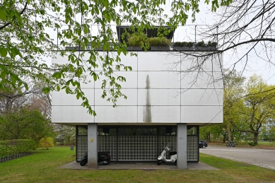 <Eternitový dům>Eternit house</Eternitový dům> - foto: Petr Šmídek, 2025