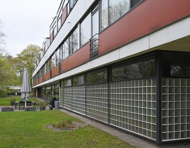 <Eternitový dům>Eternit house</Eternitový dům> - foto: Petr Šmídek, 2025