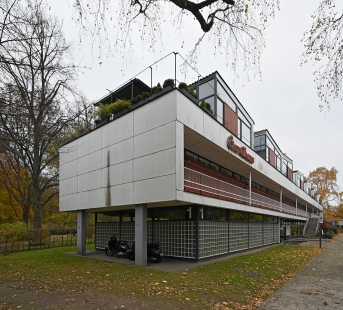 <Eternitový dům>Eternit house</Eternitový dům> - foto: Petr Šmídek, 2024